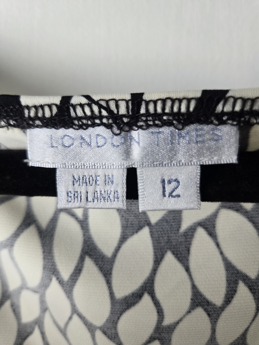 London Times Black & White Leaf-Print Midi Wrap Dress-Size 12 - Picture 3 of 13